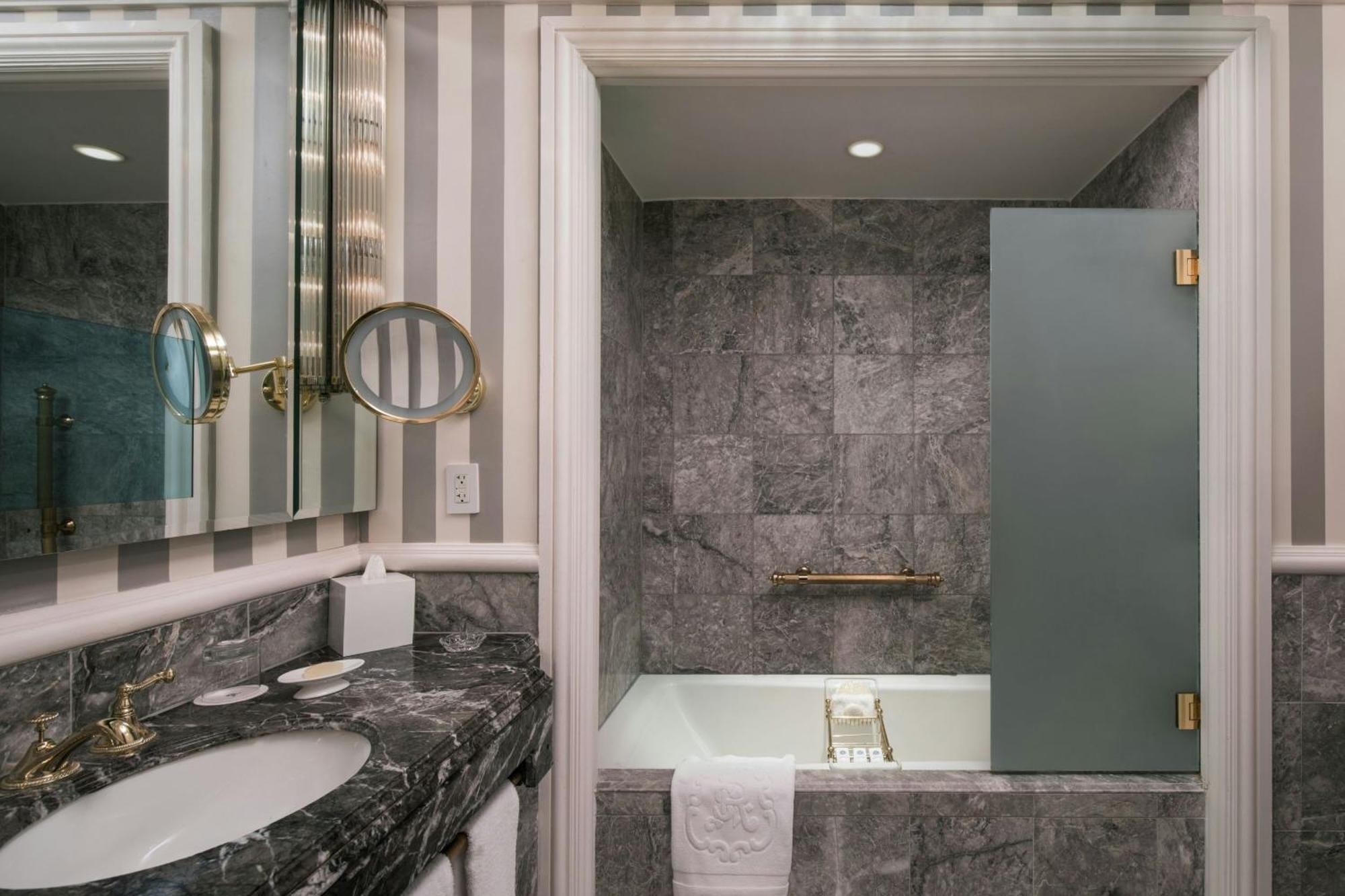 King Room with Butler Service - Mobility and Hearing Accessible with Tub